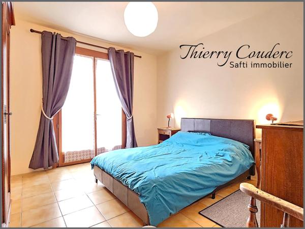 Charmant gîte avec 3 chambres et piscine chauffée.