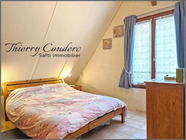 Charmant gîte avec 3 chambres et piscine chauffée.