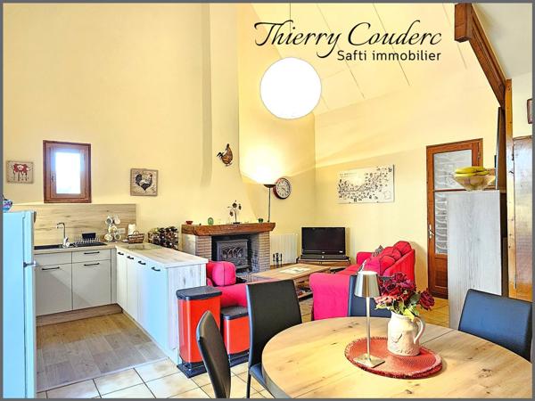 Charmant gîte avec 3 chambres et piscine chauffée.