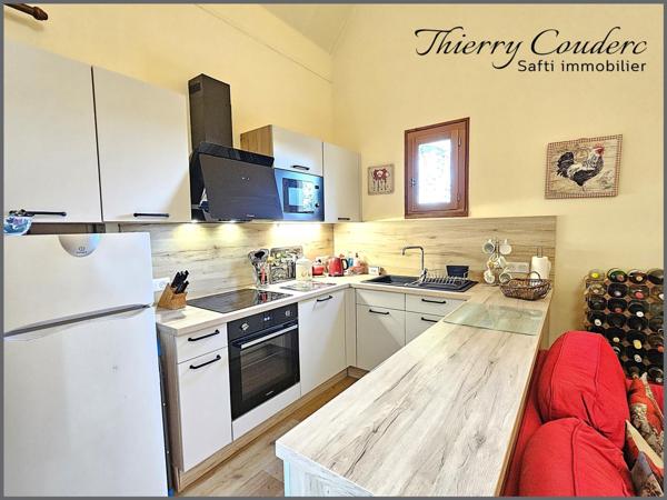 Charmant gîte avec 3 chambres et piscine chauffée.