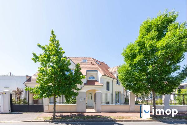 Maison familiale individuelle avec terrasse et jardin