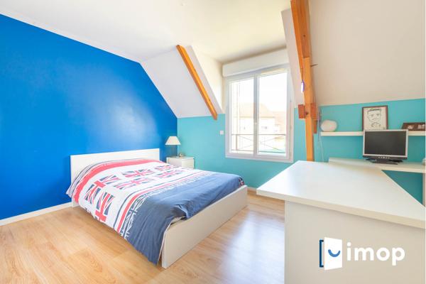 Maison familiale individuelle avec terrasse et jardin