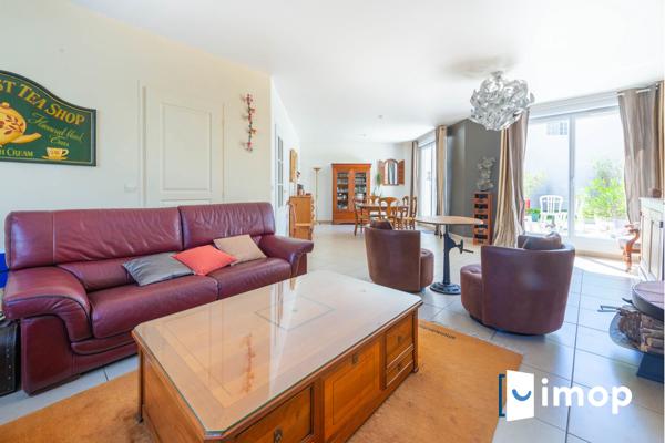 Maison familiale individuelle avec terrasse et jardin