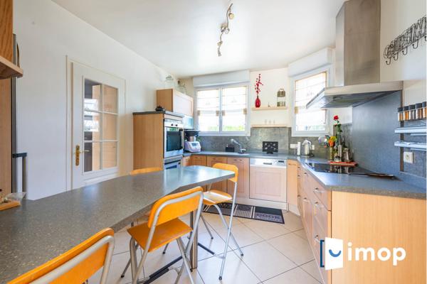 Maison familiale individuelle avec terrasse et jardin