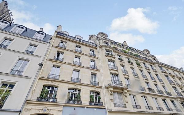 Appartement à vendre    2 pièces • 63 m2 Paris 3