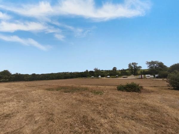 OPPORTUNITÉ D'INVESTISSEMENT RARE – PLUS DE 2 HECTARES DE TERRAIN ET R
