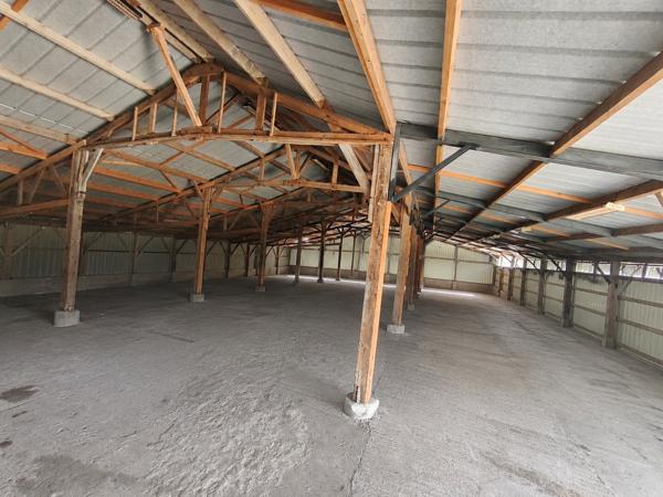 OPPORTUNITÉ D'INVESTISSEMENT RARE – PLUS DE 2 HECTARES DE TERRAIN ET R