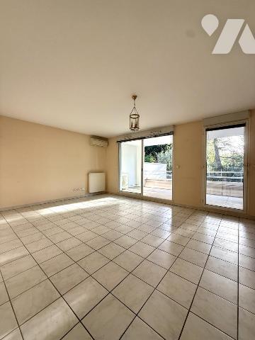 Appartement T3 avec terrasse et deux garages - AIGUELONGUE