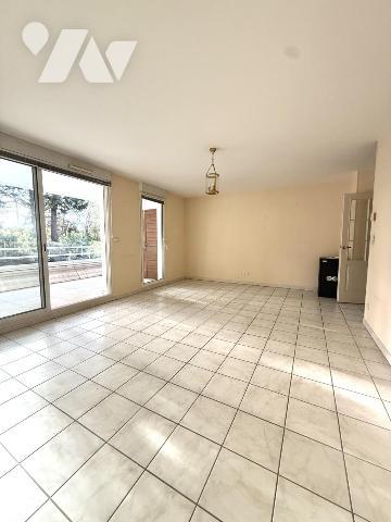 Appartement T3 avec terrasse et deux garages - AIGUELONGUE