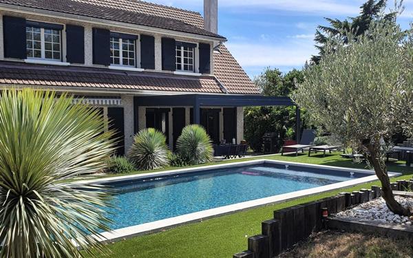 Maison à vendre    8 pièces •  Saint-Genis-Laval