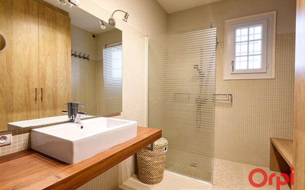 Maison à vendre    8 pièces •  Saint-Genis-Laval