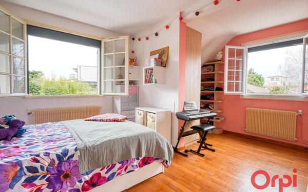 Maison à vendre    8 pièces •  Saint-Genis-Laval