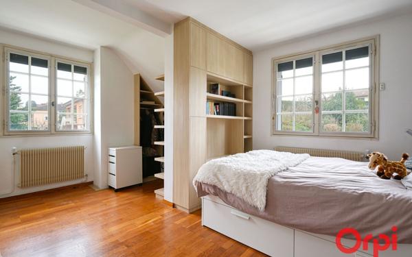 Maison à vendre    8 pièces •  Saint-Genis-Laval