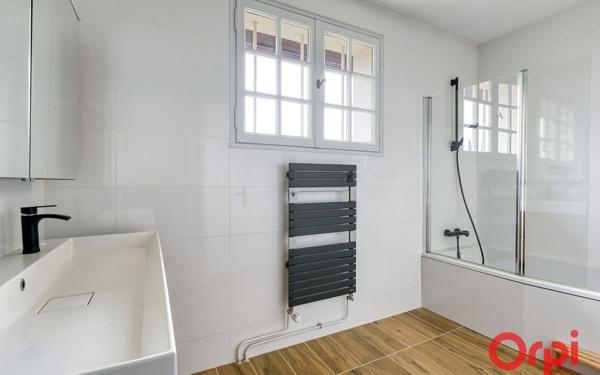 Maison à vendre    8 pièces •  Saint-Genis-Laval