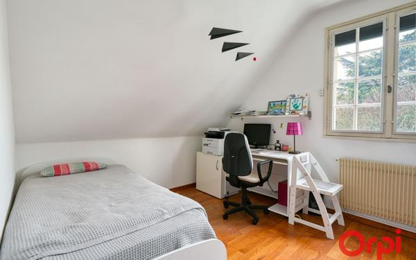 Maison à vendre    8 pièces •  Saint-Genis-Laval