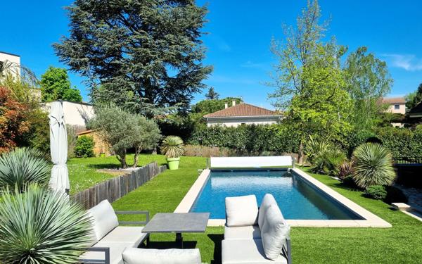 Maison à vendre    8 pièces •  Saint-Genis-Laval