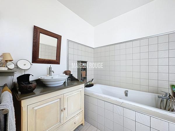 Maison de charme , 4 pièces, avec jardin exposé sud-ouest dans quartier recherché de Dinan