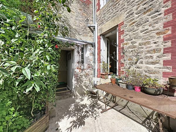 Maison de charme , 4 pièces, avec jardin exposé sud-ouest dans quartier recherché de Dinan