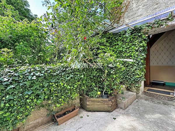 Maison de charme , 4 pièces, avec jardin exposé sud-ouest dans quartier recherché de Dinan