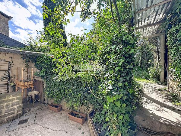 Maison de charme , 4 pièces, avec jardin exposé sud-ouest dans quartier recherché de Dinan