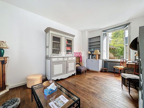 Maison de charme , 4 pièces, avec jardin exposé sud-ouest dans quartier recherché de Dinan