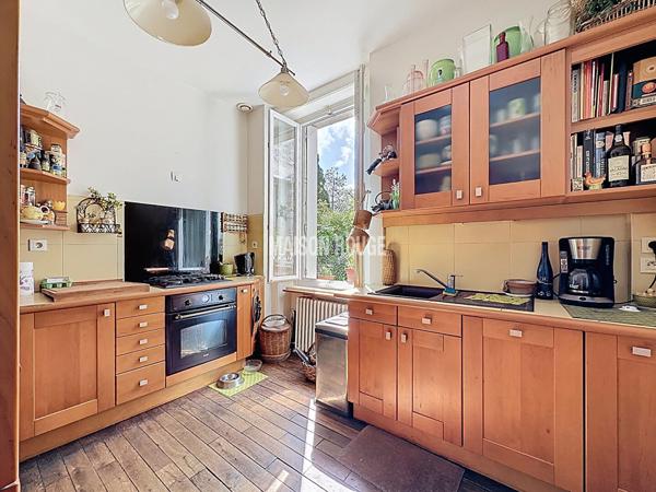 Maison de charme , 4 pièces, avec jardin exposé sud-ouest dans quartier recherché de Dinan