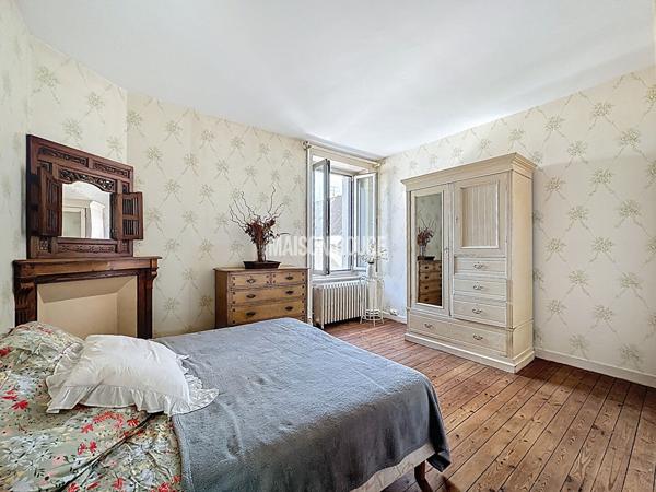 Maison de charme , 4 pièces, avec jardin exposé sud-ouest dans quartier recherché de Dinan