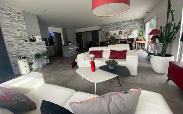 Maison à vendre    3 pièces •  Yvrac