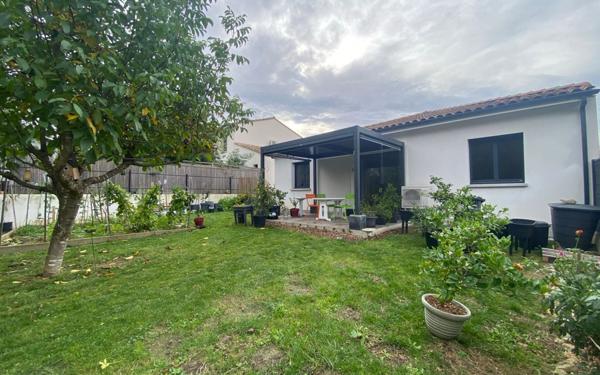 Maison à vendre    3 pièces •  Yvrac