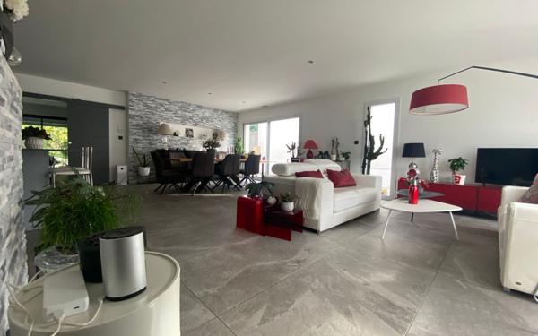 Maison à vendre    3 pièces •  Yvrac