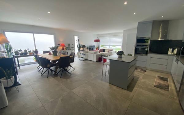 Maison à vendre    3 pièces •  Yvrac