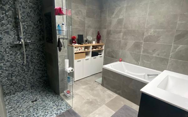 Maison à vendre    3 pièces •  Yvrac