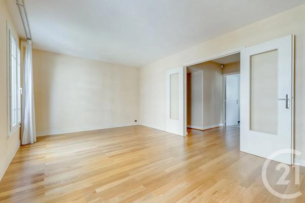 Appartement F3 à vendre  3 pièces - 70,20 m 2   LE KREMLIN BICETRE  - 94