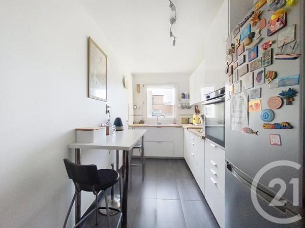 Appartement F3 à vendre  3 pièces - 70,20 m 2   LE KREMLIN BICETRE  - 94
