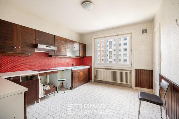 Etage élevé avec ascenseur à rénover