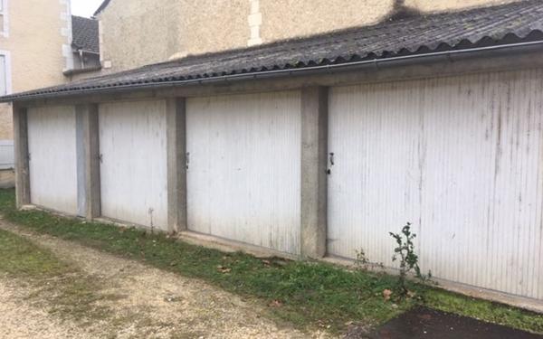 Stationnement à louer    12 m2 Vergt