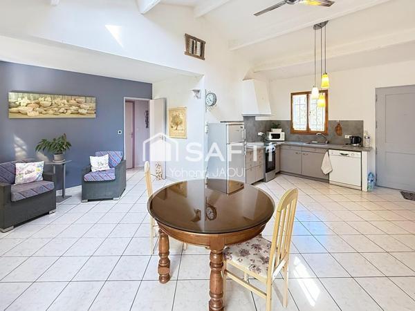 Rare sur le secteur : maison avec grand terrain clôturé, zone constructible et nombreuses possibilités de projet (investisseur, promoteur ou particulier).