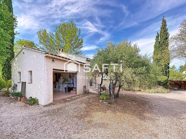 Rare sur le secteur : maison avec grand terrain clôturé, zone constructible et nombreuses possibilités de projet (investisseur, promoteur ou particulier).