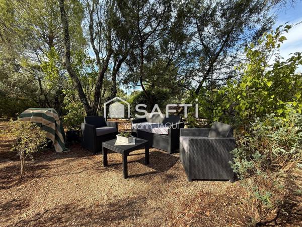 Rare sur le secteur : maison avec grand terrain clôturé, zone constructible et nombreuses possibilités de projet (investisseur, promoteur ou particulier).