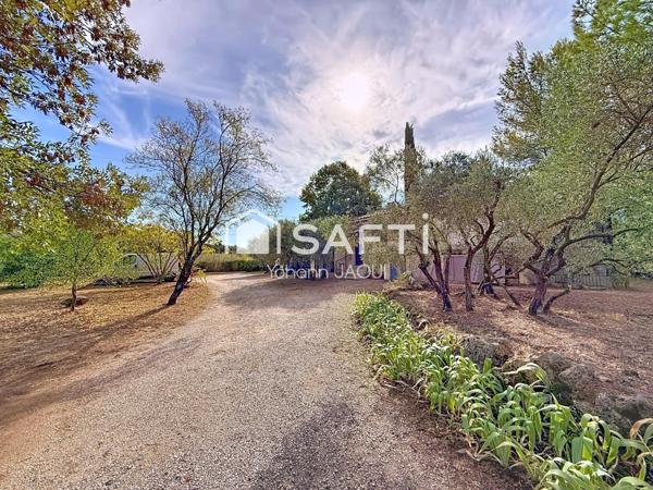 Rare sur le secteur : maison avec grand terrain clôturé, zone constructible et nombreuses possibilités de projet (investisseur, promoteur ou particulier).