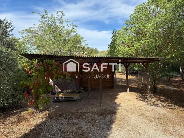 Rare sur le secteur : maison avec grand terrain clôturé, zone constructible et nombreuses possibilités de projet (investisseur, promoteur ou particulier).