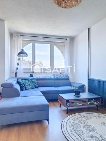 Joli deux pièces, très lumineux, très belle vue.