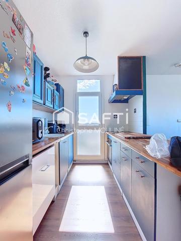 Joli deux pièces, très lumineux, très belle vue.