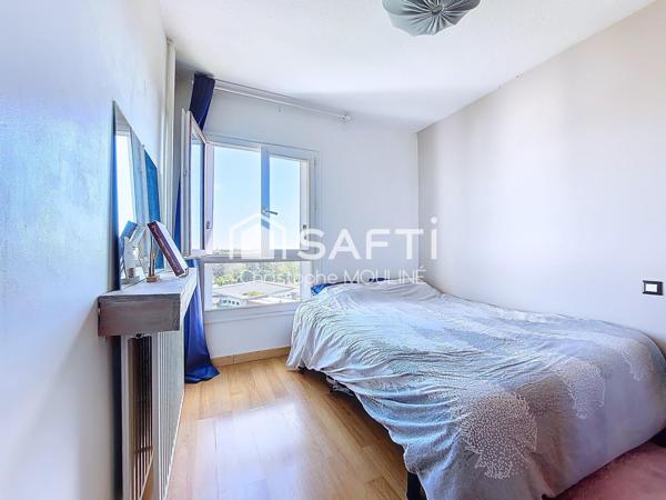 Joli deux pièces, très lumineux, très belle vue.