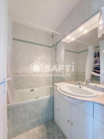 Joli deux pièces, très lumineux, très belle vue.