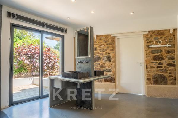 À vendre – Propriété de caractère avec vue mer, accès direct à la plage et prestations haut de gamme
