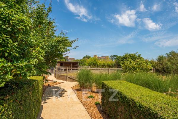 À vendre – Propriété de caractère avec vue mer, accès direct à la plage et prestations haut de gamme