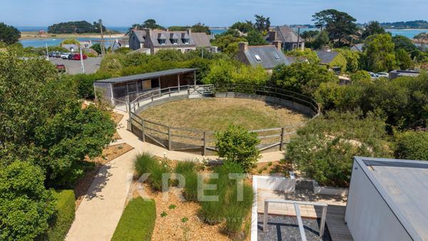 À vendre – Propriété de caractère avec vue mer, accès direct à la plage et prestations haut de gamme