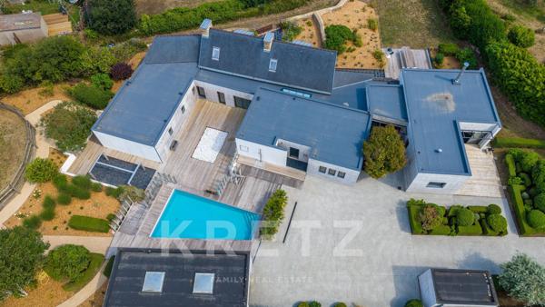 À vendre – Propriété de caractère avec vue mer, accès direct à la plage et prestations haut de gamme