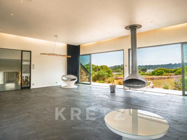 À vendre – Propriété de caractère avec vue mer, accès direct à la plage et prestations haut de gamme